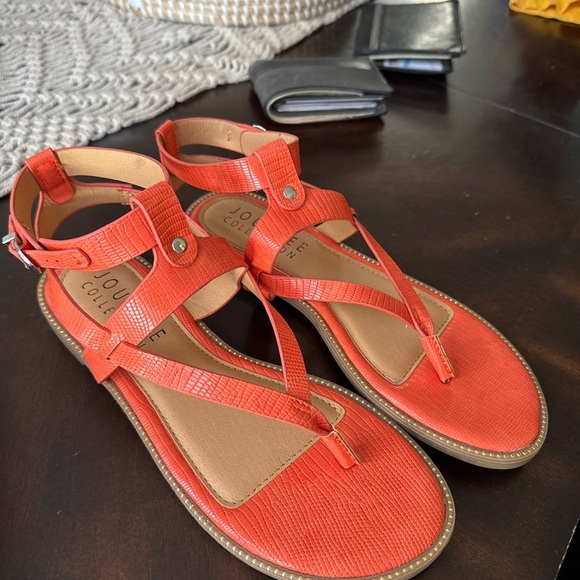 Journee Collection
Women's Tangie Ankle Strap Flat Sandals size 7 - Picture 4 of 5